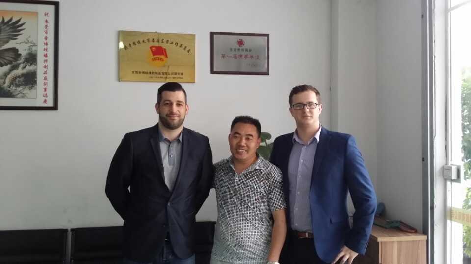 公司領導成功簽下法國客戶訂單 公司領導(dǎo)成功簽下法(fǎ)國客戶訂單