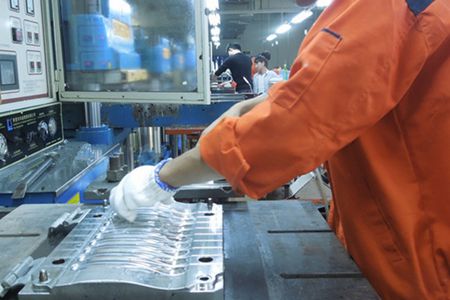 矽橡膠(jiāo)製品模壓生產線 矽橡(xiàng)膠製品模壓生產線