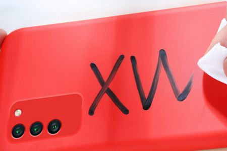 輕鬆擦掉矽膠手機套上(shàng)的任何汙漬 輕鬆擦掉矽膠手機套上的任何汙漬